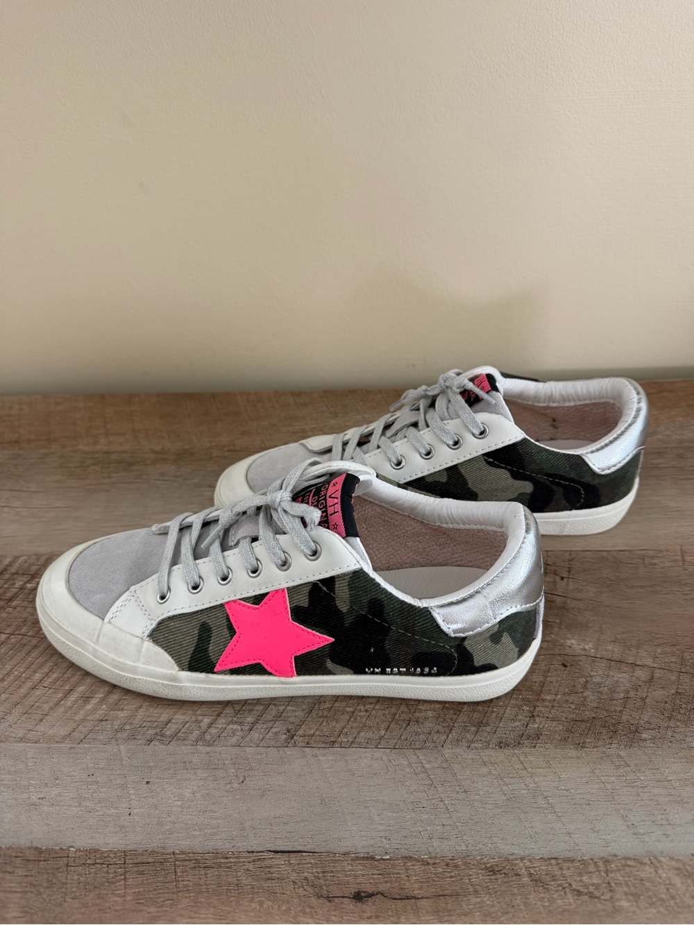 Women’s Vintage Havana Dorit Camo Multi Sneakers sz 9